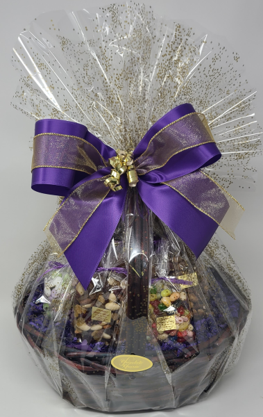 At Chocolate Charm, we give pride of place to our very own truffles, chocolate caramel popcorn, almond bark and chocolate pretzels in our baskets, complimented with some favourite candies and roasted nuts. A feast for the eyes as well as for the most discerning chocolate aficionado.